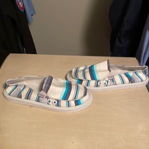 Sanuk shoes size 7. Blue white and gray
